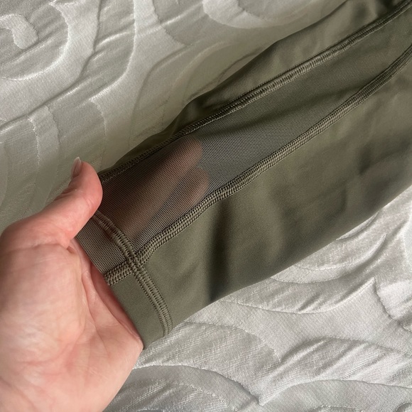 Lululemon train leggings mesh olive green size 4 25in - Picture 3 of 5